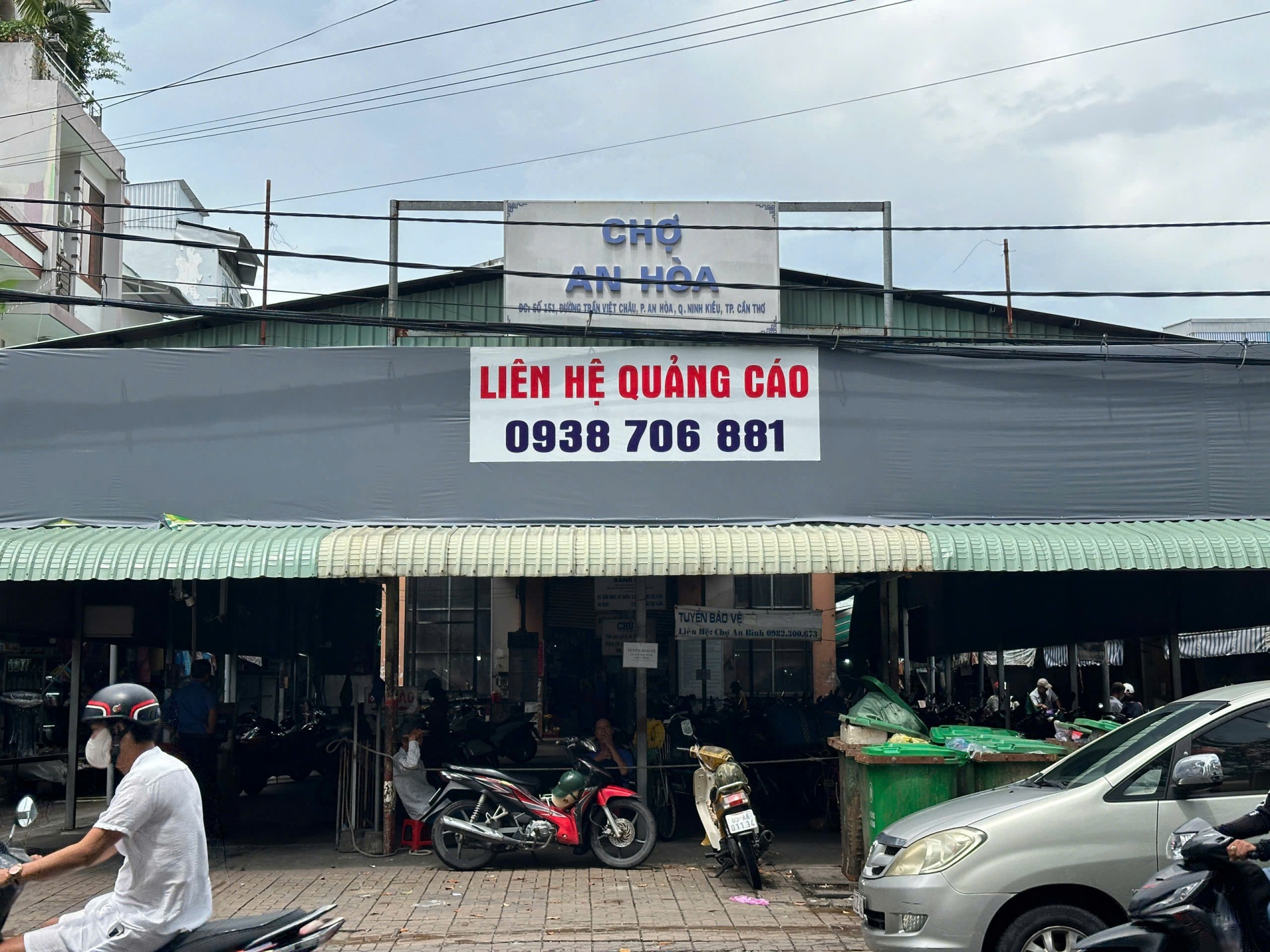 Bãi giữ xe tại chợ An Hòa của Cần Thơ thu tiền giữ xe máy 10.000 đồng mỗi giờ