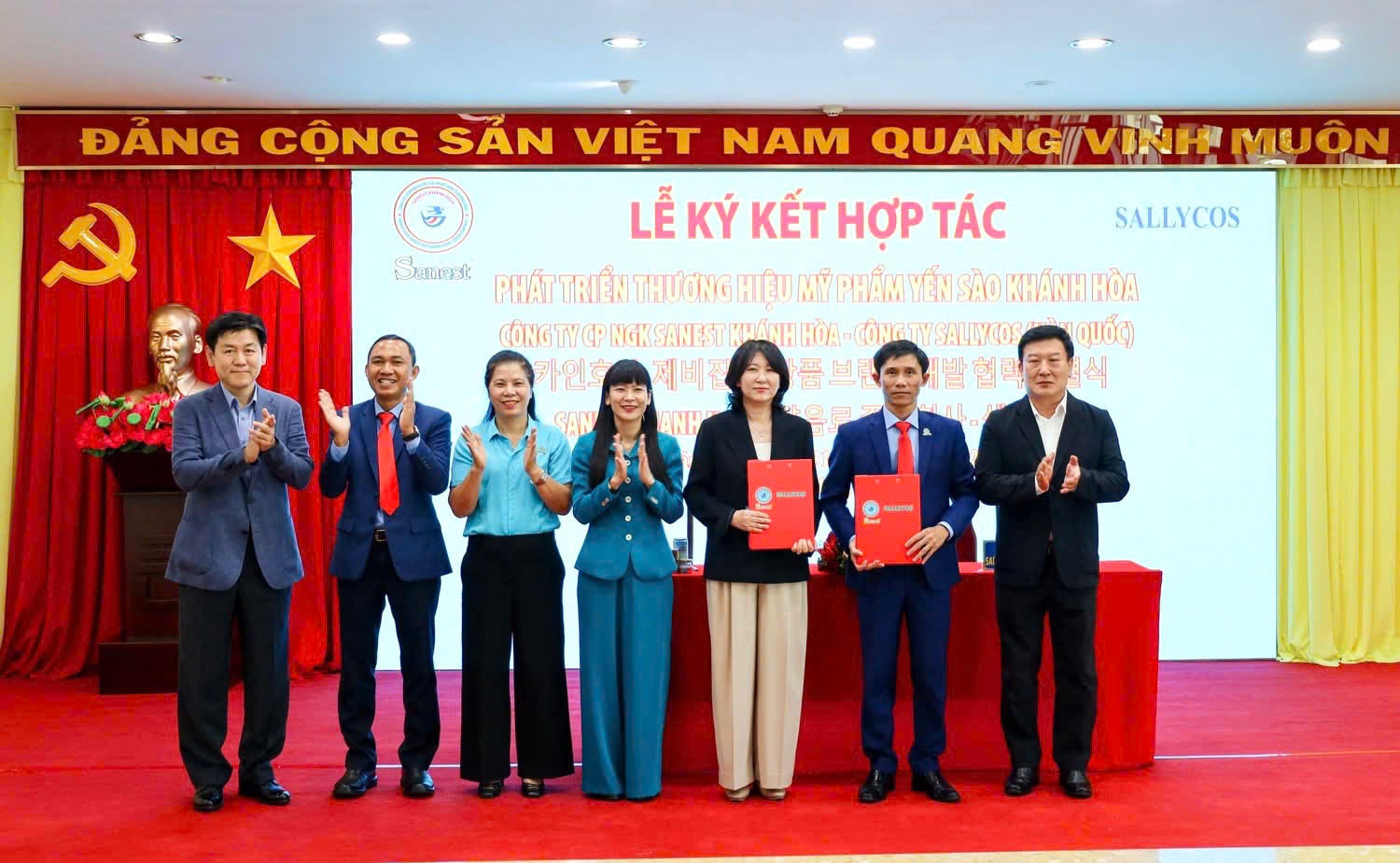 Sanest Khánh Hòa ký kết hợp tác phát triển thương hiệu mỹ phẩm với Công ty Sallycos Sanest Khánh Hòa ký kết hợp tác phát triển thương hiệu mỹ phẩm với Công ty Sallycos