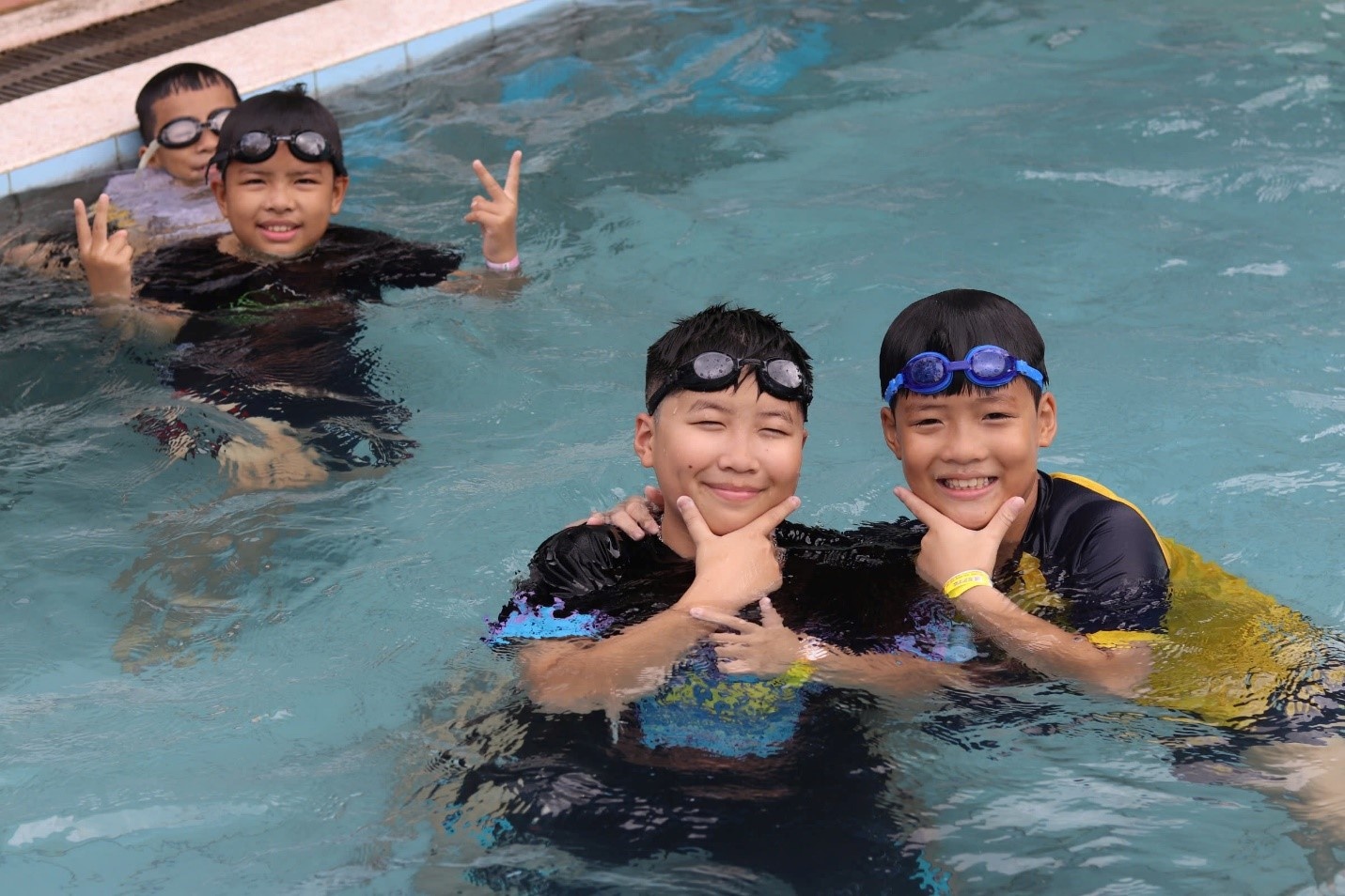 Rèn luyện bản lĩnh sinh tồn cho trẻ em từ những ngày đầu Rèn luyện bản lĩnh sinh tồn cho trẻ em từ những ngày đầu