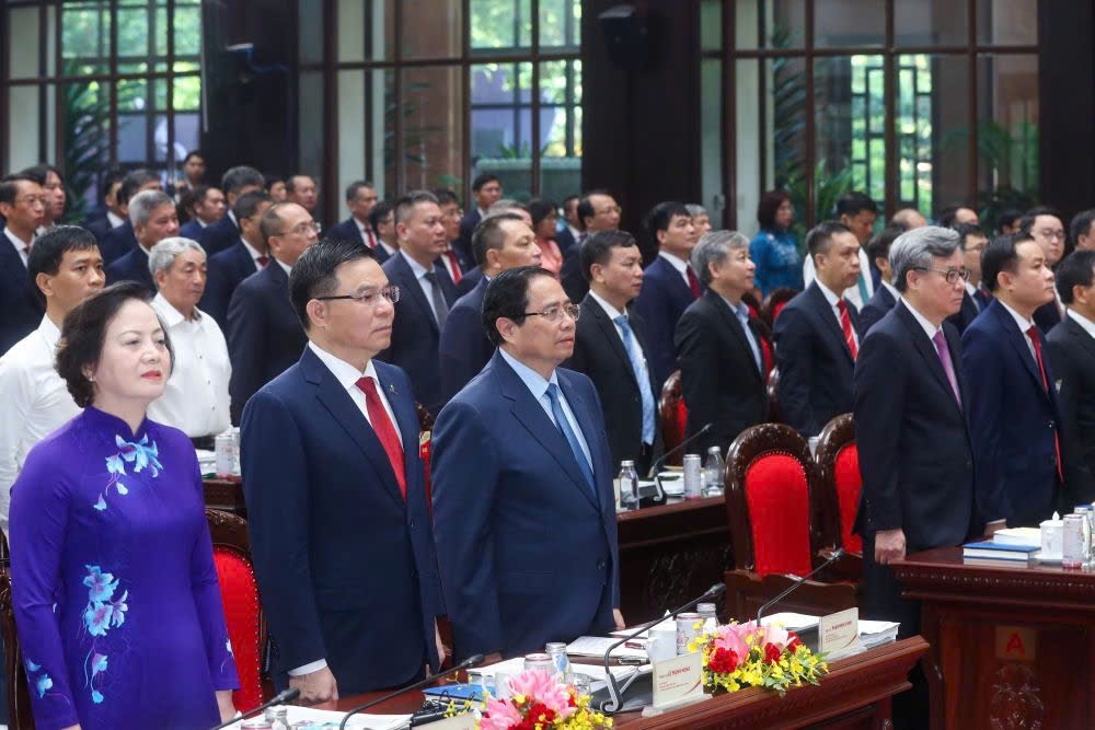 Phát triển Tập đoàn có tiềm lực mạnh, quản trị hiện đại, năng lực cạnh tranh cao, tăng trưởng xanh bền vững Phát triển Tập đoàn có tiềm lực mạnh, quản trị hiện đại, năng lực cạnh tranh cao, tăng trưởng xanh bền vững