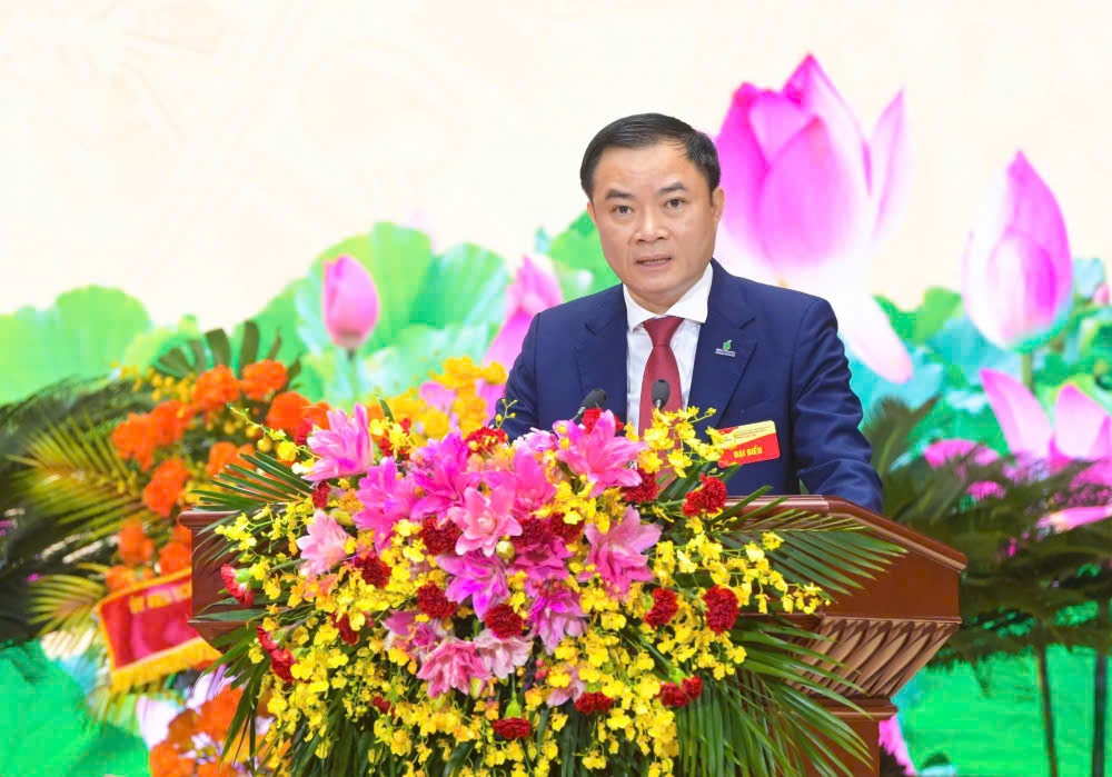 Phát triển Tập đoàn có tiềm lực mạnh, quản trị hiện đại, năng lực cạnh tranh cao, tăng trưởng xanh bền vững Phát triển Tập đoàn có tiềm lực mạnh, quản trị hiện đại, năng lực cạnh tranh cao, tăng trưởng xanh bền vững