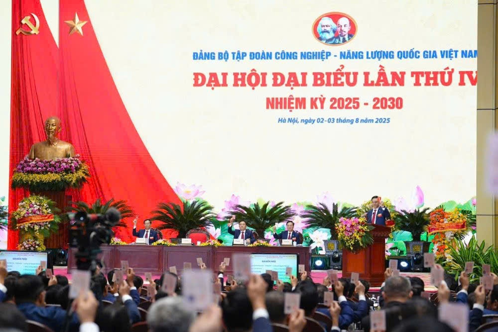 Phát triển Tập đoàn có tiềm lực mạnh, quản trị hiện đại, năng lực cạnh tranh cao, tăng trưởng xanh bền vững Phát triển Tập đoàn có tiềm lực mạnh, quản trị hiện đại, năng lực cạnh tranh cao, tăng trưởng xanh bền vững