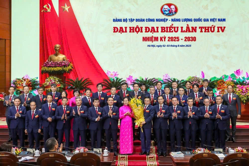 Phát triển Tập đoàn có tiềm lực mạnh, quản trị hiện đại, năng lực cạnh tranh cao, tăng trưởng xanh bền vững Phát triển Tập đoàn có tiềm lực mạnh, quản trị hiện đại, năng lực cạnh tranh cao, tăng trưởng xanh bền vững