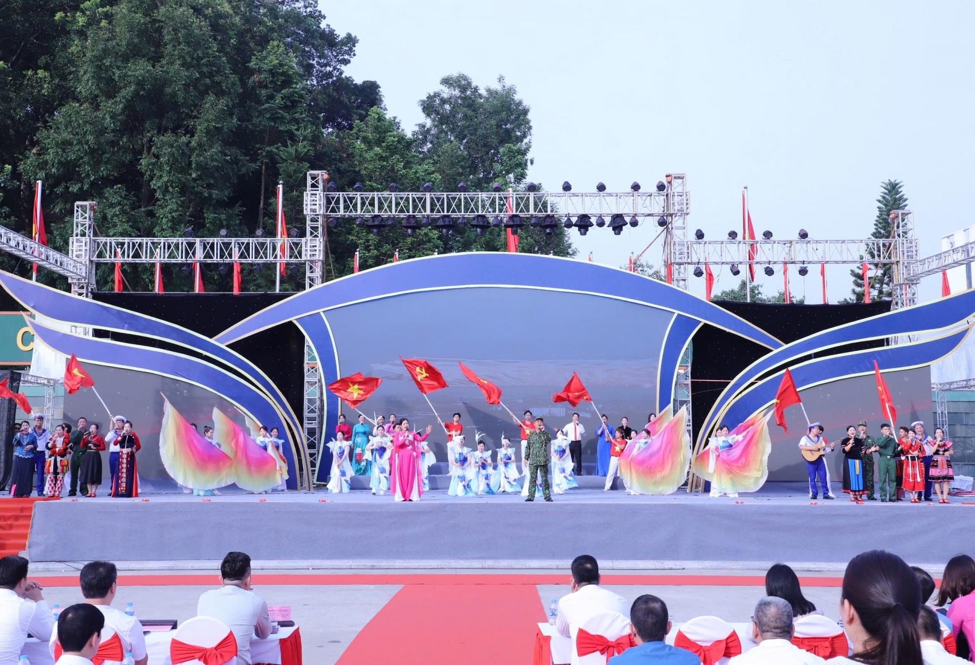 Lễ xuất quân đội tuyên truyền lưu động kỷ niệm 80 năm Cách mạng Tháng Tám và Quốc khánh 2/9