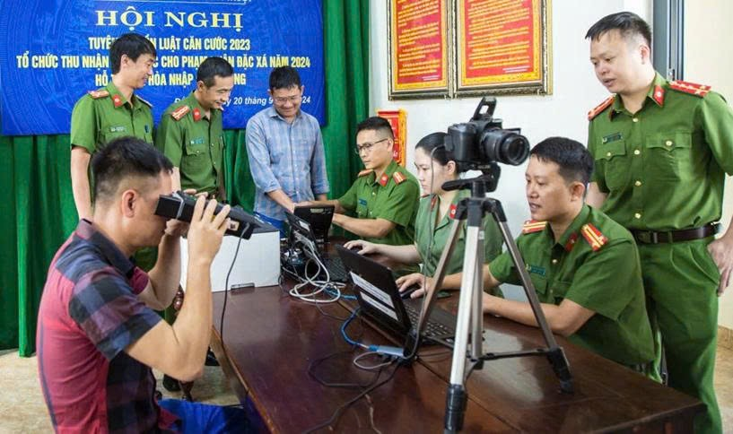    Phân trại tạm giam Khu vực Buôn Ma Thuột chủ động phối hợp Phòng Cảnh sát QLHC về TTXH tổ chức thu nhận cấp Thẻ căn cước cho phạm nhân chuẩn bị đặc xá