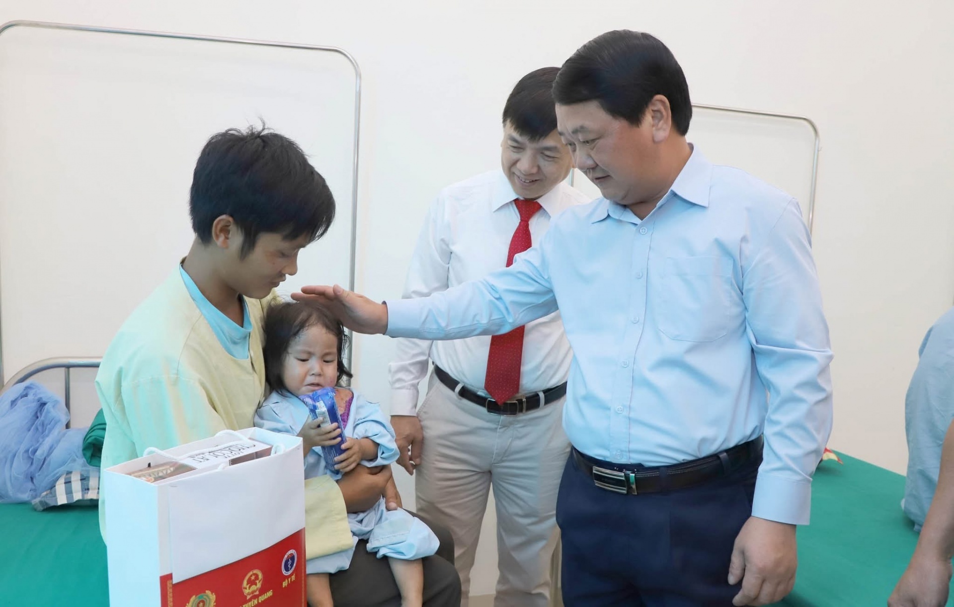 undefined Bệnh viện Đa khoa khu vực Quản Bạ ra mắt Khoa khám và Điều trị mới, mở rộng cánh cửa chăm sóc sức khỏe cho người dân vùng cao