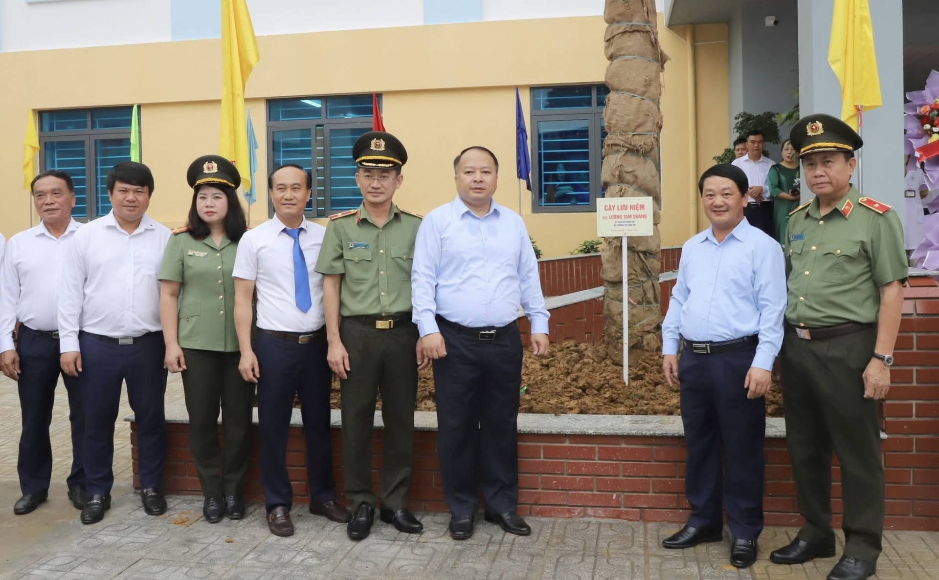 undefined Bệnh viện Đa khoa khu vực Quản Bạ ra mắt Khoa khám và Điều trị mới, mở rộng cánh cửa chăm sóc sức khỏe cho người dân vùng cao