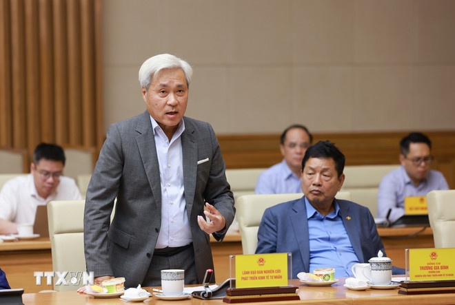 Ông Don Lam, Tổng Giám đốc, Nhà đồng sáng lập Tập đoàn VinaCapital, thành viên Ban IV phát biểu. (Ảnh: TTXVN) Ông Don Lam, Tổng Giám đốc, Nhà đồng sáng lập Tập đoàn VinaCapital, thành viên Ban IV phát biểu. (Ảnh: TTXVN)