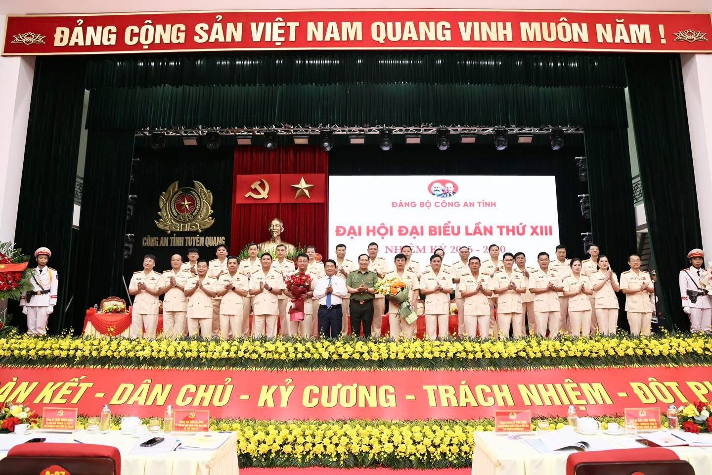 undefined Công an tỉnh Tuyên Quang – Gương mẫu, đi đầu, vững vàng nơi tuyến đầu bảo vệ an ninh Tổ quốc