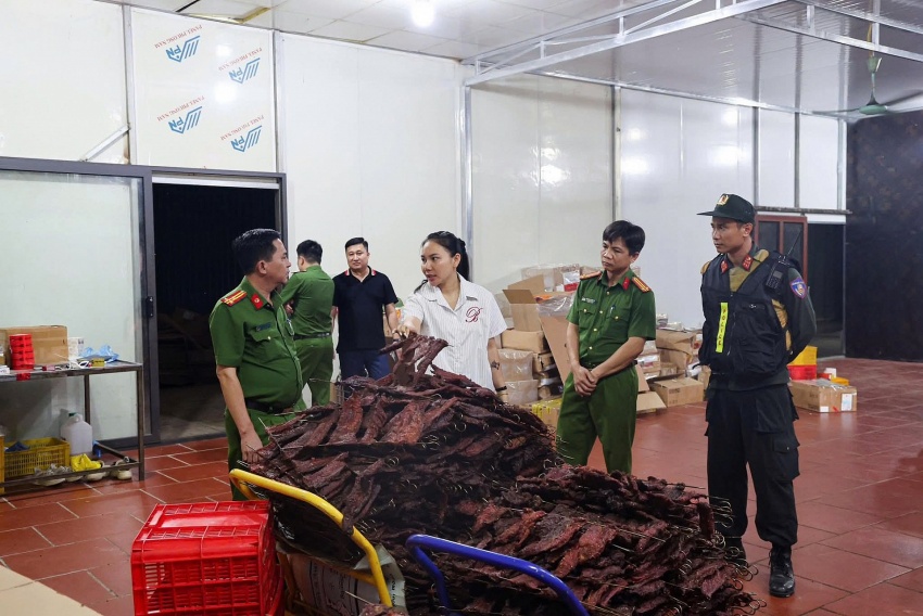 Phú Thọ: Triệt phá cơ sở thực phẩm bẩn gắn mác “Đặc sản vùng cao” thu lợi hàng trăm tỷ đồng