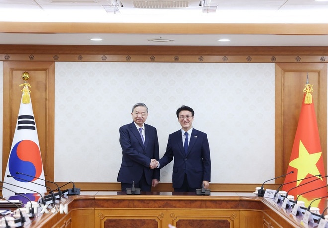 Tổng Bí thư Tô Lâm hội kiến Thủ tướng Hàn Quốc Kim Min Seok. (Ảnh: TTXVN) Tổng Bí thư Tô Lâm hội kiến Thủ tướng Hàn Quốc Kim Min Seok. (Ảnh: TTXVN)