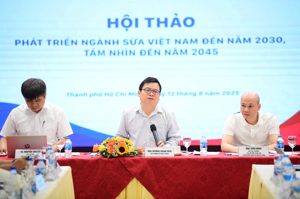 Thứ trưởng Bộ Công Thương Trương Thanh Hoài nhấn mạnh cơ hội mới cho doanh nghiệp ngành sữa phát triển mạnh mẽ; các sản phẩm của ngành sữa có cơ hội lớn xuất khẩu và mở rộng ra các thị trường quốc tế Thứ trưởng Bộ Công Thương Trương Thanh Hoài nhấn mạnh cơ hội mới cho doanh nghiệp ngành sữa phát triển mạnh mẽ; các sản phẩm của ngành sữa có cơ hội lớn xuất khẩu và mở rộng ra các thị trường quốc tế