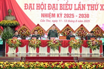 quan khu 9 tiep tuc phat huy truyen thong quan dan doan ket tu luc tu cuong kien cuong bam tru anh dung chien dau