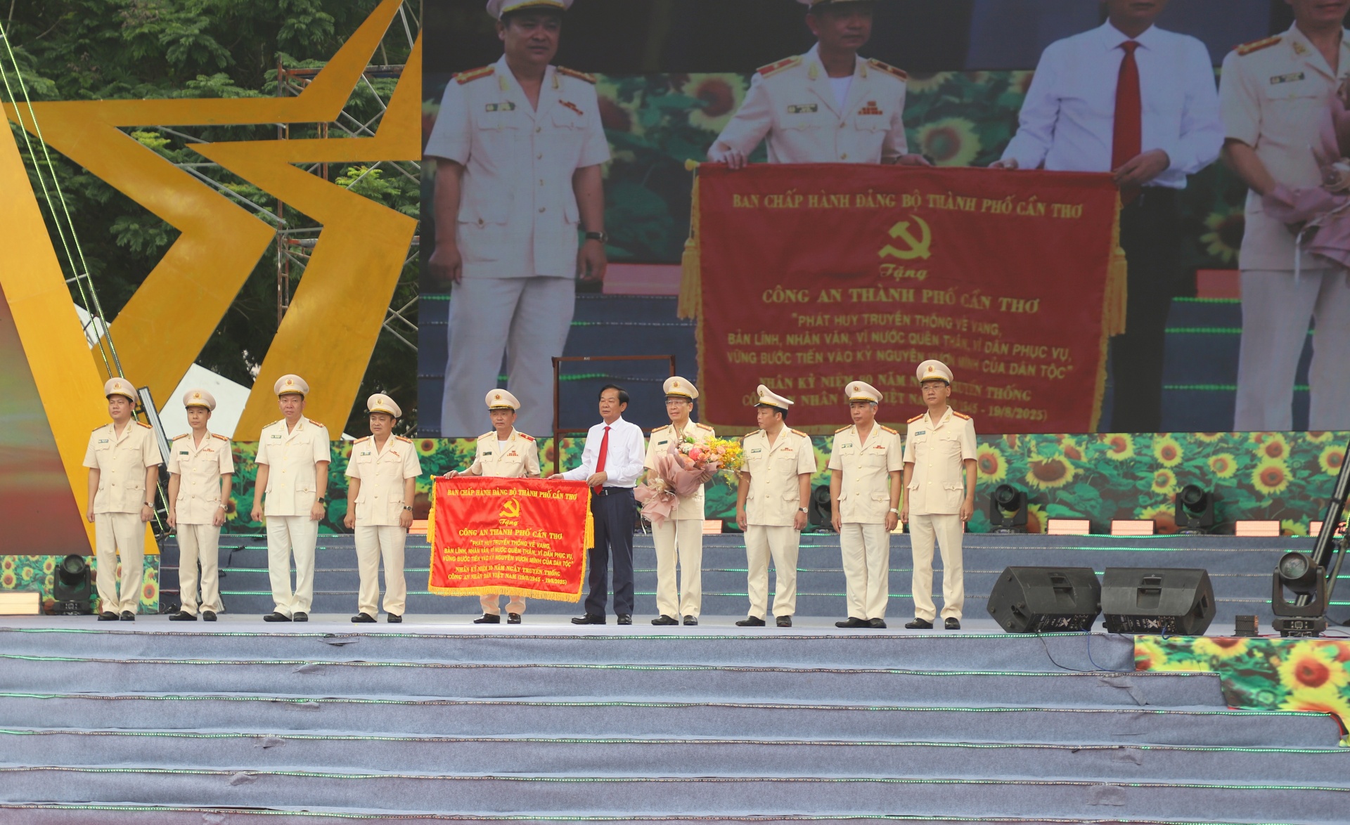 Cần Thơ tổ chức kỷ niệm 80 năm Ngày truyền thống Công an nhân dân