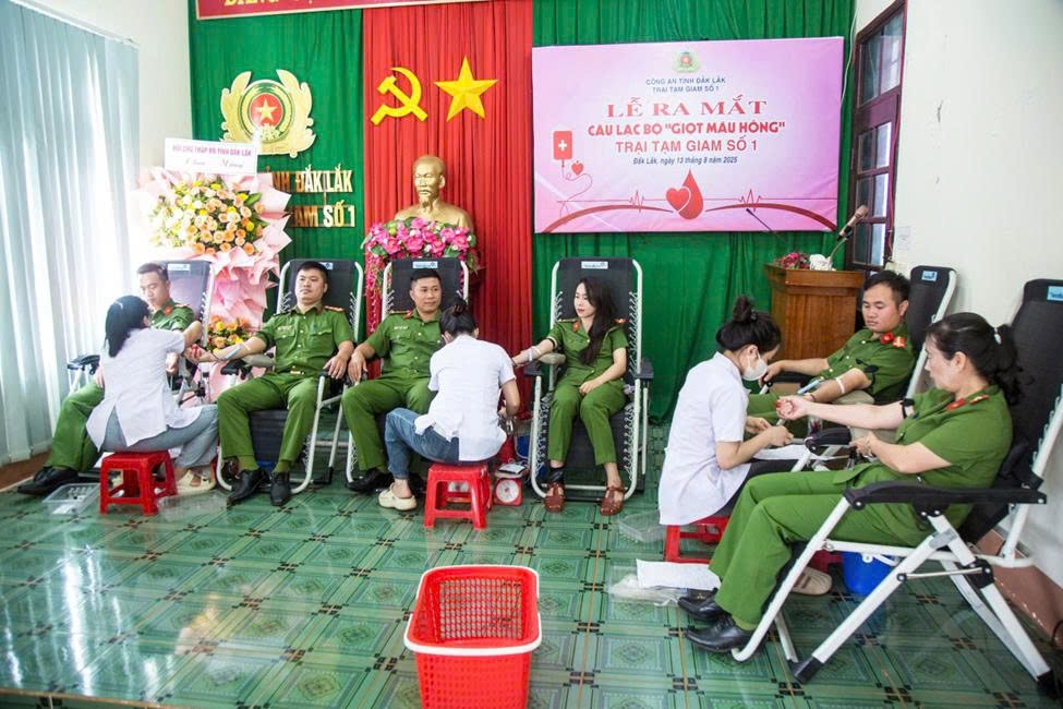 Lan tỏa yêu thương qua Câu lạc bộ “Giọt máu hồng” Lan tỏa yêu thương qua Câu lạc bộ “Giọt máu hồng”