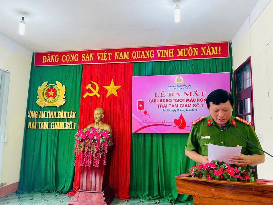 Đồng chí Thượng tá Phùng Minh Trí, Giám thị phát biểu chỉ đạo tại buổi lễ Đồng chí Thượng tá Phùng Minh Trí, Giám thị phát biểu chỉ đạo tại buổi lễ