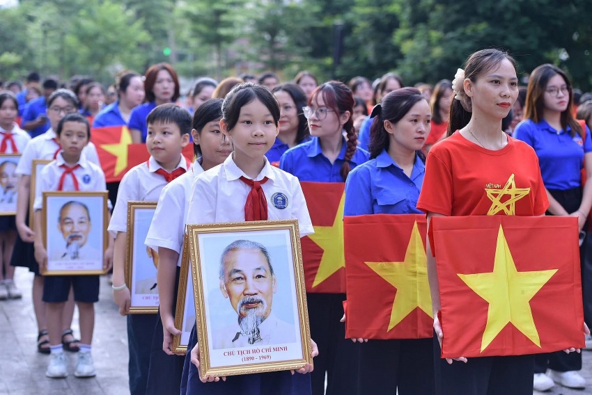 Lễ chào cờ “Tôi yêu Tổ quốc tôi” trên mọi miền toàn quốc