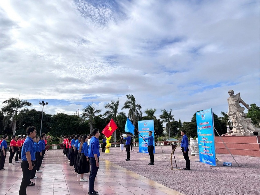 Lễ chào cờ “Tôi yêu Tổ quốc tôi” trên mọi miền toàn quốc