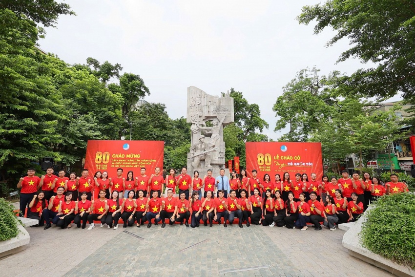 Lễ chào cờ “Tôi yêu Tổ quốc tôi” trên mọi miền toàn quốc