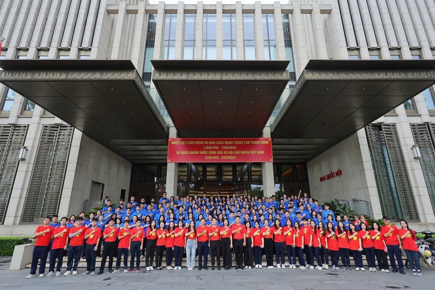 Lễ chào cờ “Tôi yêu Tổ quốc tôi” trên mọi miền toàn quốc