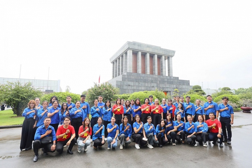 Lễ chào cờ “Tôi yêu Tổ quốc tôi” trên mọi miền toàn quốc