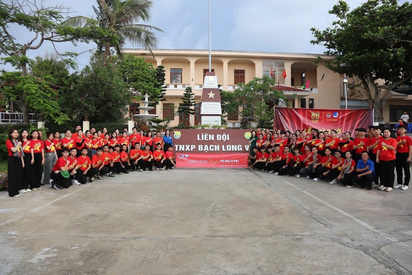 Lễ chào cờ “Tôi yêu Tổ quốc tôi” trên mọi miền toàn quốc