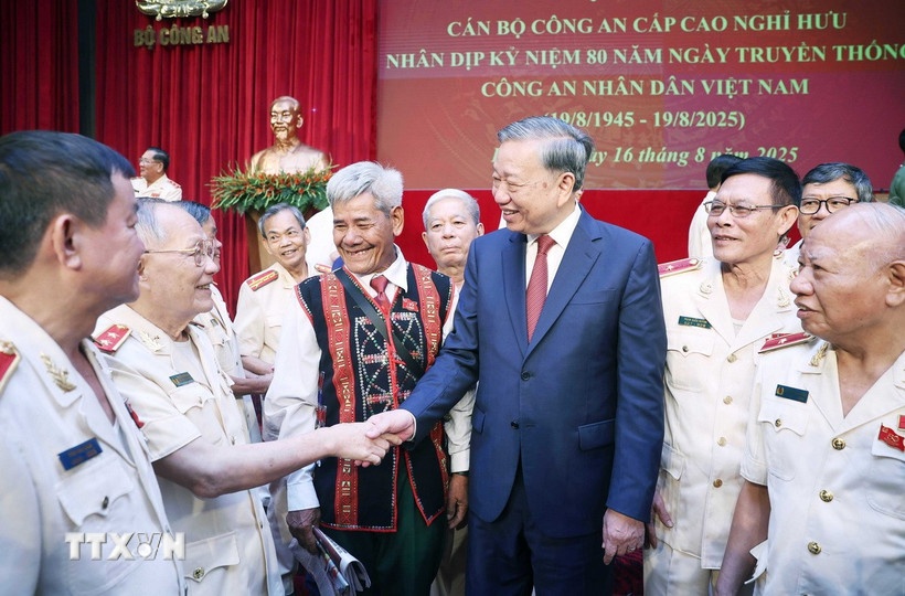 Tổng Bí thư Tô Lâm gặp mặt cán bộ Công an cấp cao nghỉ hưu. (Ảnh: TTXVN) Tổng Bí thư Tô Lâm gặp mặt cán bộ Công an cấp cao nghỉ hưu. (Ảnh: TTXVN)