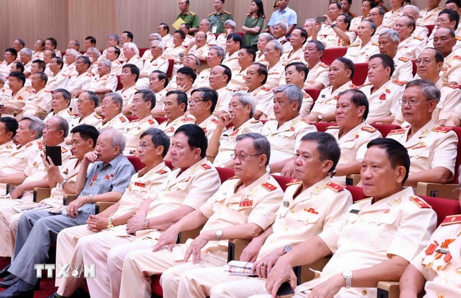 Các cán bộ Công an cấp cao nghỉ hưu tại buổi gặp mặt. (Ảnh: TTXVN) Các cán bộ Công an cấp cao nghỉ hưu tại buổi gặp mặt. (Ảnh: TTXVN)