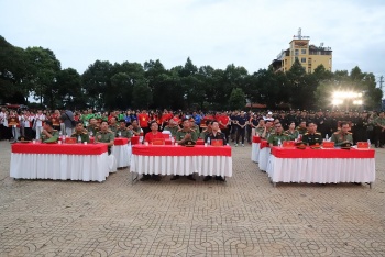 Công an tỉnh Đắk Lắk hưởng ứng chương trình đi bộ toàn quốc “Cùng Việt Nam tiến bước”