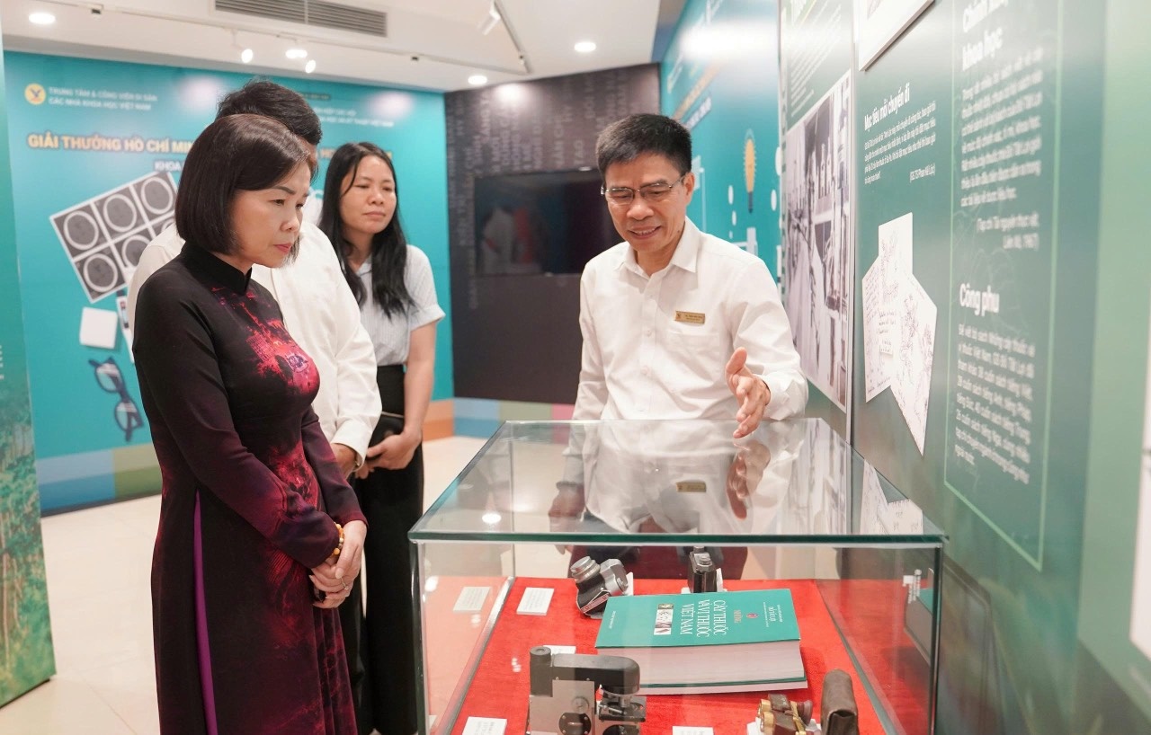 Tôn vinh những đóng góp to lớn của giới trí thức Việt Nam qua 80 năm xây dựng và bảo vệ Tổ quốc Tôn vinh những đóng góp to lớn của giới trí thức Việt Nam qua 80 năm xây dựng và bảo vệ Tổ quốc