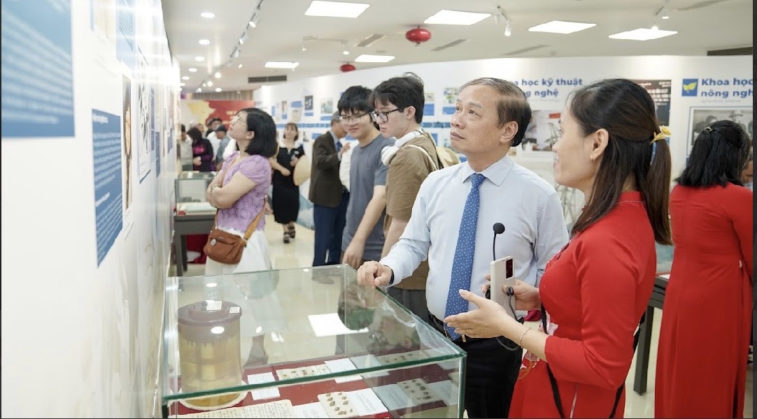 Tôn vinh những đóng góp to lớn của giới trí thức Việt Nam qua 80 năm xây dựng và bảo vệ Tổ quốc Tôn vinh những đóng góp to lớn của giới trí thức Việt Nam qua 80 năm xây dựng và bảo vệ Tổ quốc