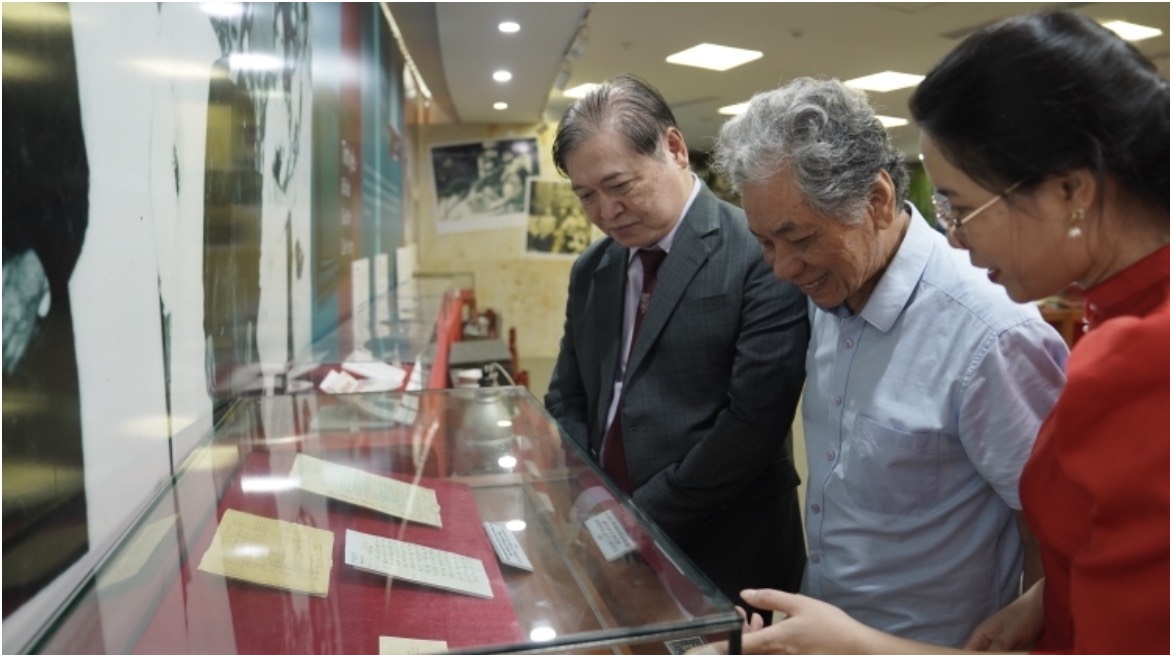 Tôn vinh những đóng góp to lớn của giới trí thức Việt Nam qua 80 năm xây dựng và bảo vệ Tổ quốc Tôn vinh những đóng góp to lớn của giới trí thức Việt Nam qua 80 năm xây dựng và bảo vệ Tổ quốc