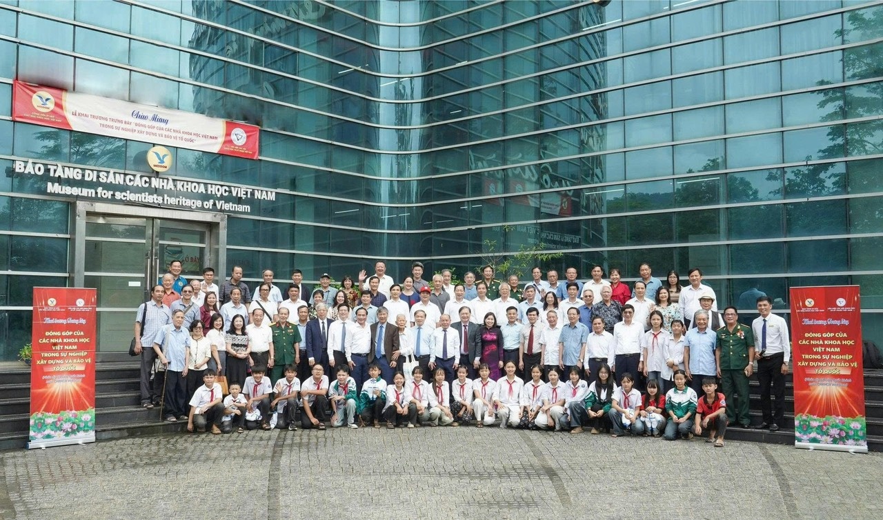 Tôn vinh những đóng góp to lớn của giới trí thức Việt Nam qua 80 năm xây dựng và bảo vệ Tổ quốc Tôn vinh những đóng góp to lớn của giới trí thức Việt Nam qua 80 năm xây dựng và bảo vệ Tổ quốc