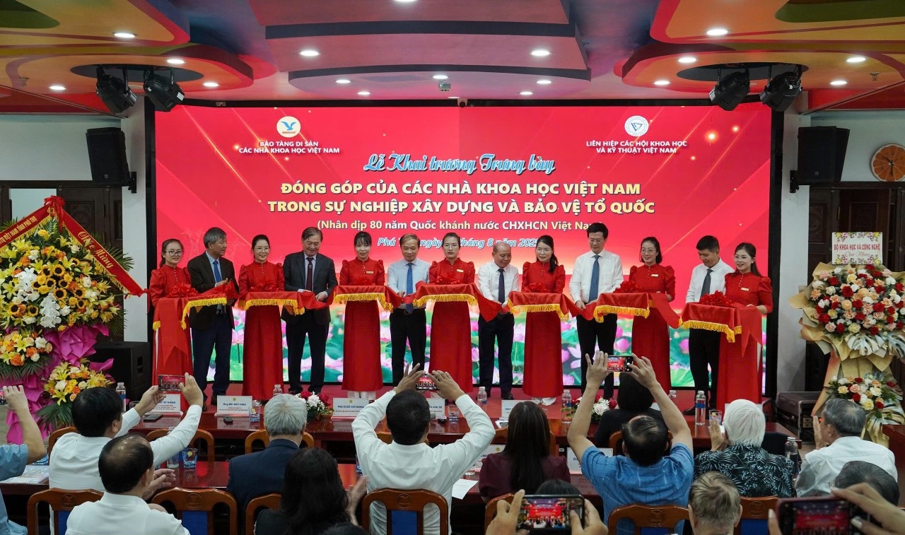 Tôn vinh những đóng góp to lớn của giới trí thức Việt Nam qua 80 năm xây dựng và bảo vệ Tổ quốc Tôn vinh những đóng góp to lớn của giới trí thức Việt Nam qua 80 năm xây dựng và bảo vệ Tổ quốc