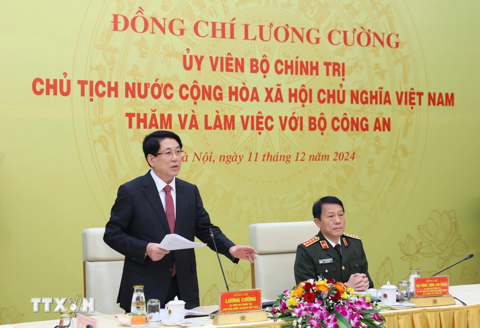 Chủ tịch nước Lương Cường đến thăm và làm việc với Bộ Công an vào sáng 11/12/2024 tại Hà Nội. Chủ tịch nước Lương Cường đến thăm và làm việc với Bộ Công an vào sáng 11/12/2024 tại Hà Nội.