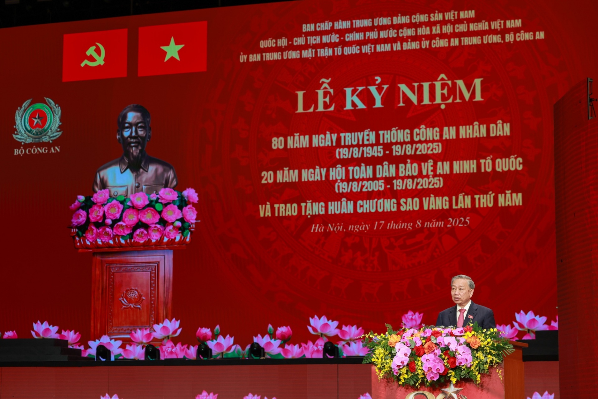 Tổng Bí thư Tô Lâm: Lực lượng Công an nhân dân là lực lượng nòng cốt, là Diễn văn của Tổng Bí thư Tô Lâm tại Lễ kỷ niệm 80 năm Ngày Truyền thống CAND và 20 năm Ngày hội toàn dân bảo vệ An ninh Tổ quốc