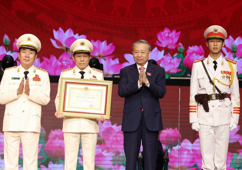 Diễn văn của Tổng Bí thư Tô Lâm tại Lễ kỷ niệm 80 năm Ngày Truyền thống CAND và 20 năm Ngày hội toàn dân bảo vệ An ninh Tổ quốc Diễn văn của Tổng Bí thư Tô Lâm tại Lễ kỷ niệm 80 năm Ngày Truyền thống CAND và 20 năm Ngày hội toàn dân bảo vệ An ninh Tổ quốc