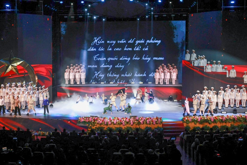 Lãnh đạo Đảng, Nhà nước dự lễ kỷ niệm 80 năm Ngày truyền thống Công an nhân dân và đón nhận Huân chương Sao Vàng lần thứ 5 Lãnh đạo Đảng, Nhà nước dự lễ kỷ niệm 80 năm Ngày truyền thống Công an nhân dân và đón nhận Huân chương Sao Vàng lần thứ 5