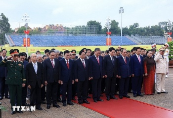 Lãnh đạo Đảng, Nhà nước, Đảng ủy Công an Trung ương, Bộ Công an vào Lăng viếng Chủ tịch Hồ Chí Minh