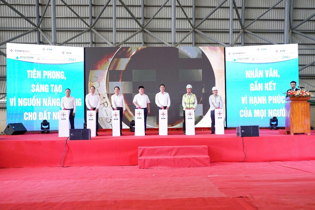 EVN thực hiện thành công đốt dầu lần đầu lò hơi tổ máy 1 Dự án Nhà máy Nhiệt điện Quảng Trạch I EVN thực hiện thành công đốt dầu lần đầu lò hơi tổ máy 1 Dự án Nhà máy Nhiệt điện Quảng Trạch I