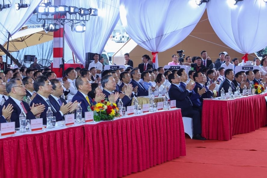 Các đồng chí lãnh đạo, nguyên lãnh đạo Đảng, Nhà nước và các đại biểu tham dự lễ khởi công, khánh thành 250 công trình tại điểm cầu trung tâm - Ảnh: VGP Các đồng chí lãnh đạo, nguyên lãnh đạo Đảng, Nhà nước và các đại biểu tham dự lễ khởi công, khánh thành 250 công trình tại điểm cầu trung tâm - Ảnh: VGP