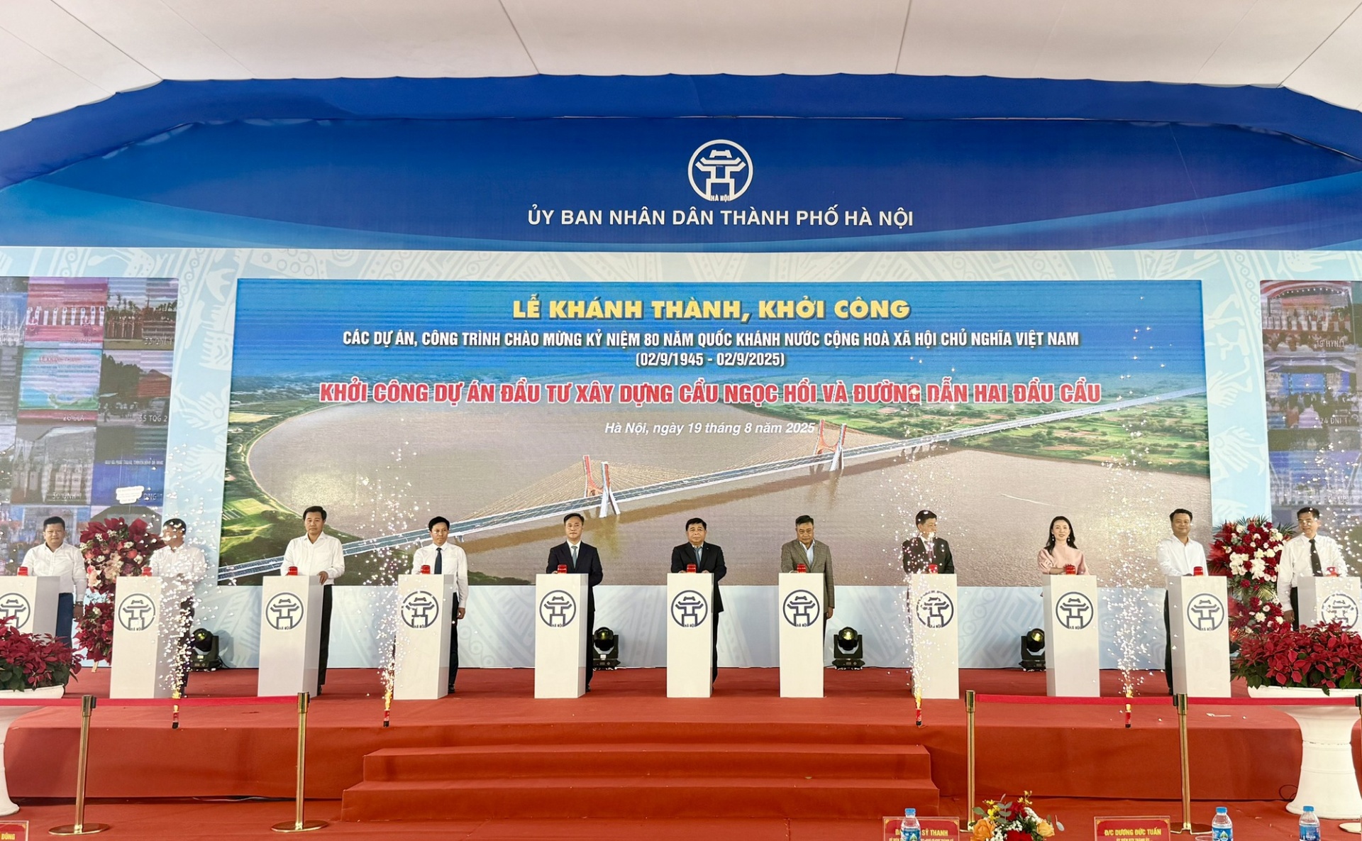 Phó Thủ tướng Chính phủ Nguyễn Chí Dũng thực hiện nghi thức khởi công cầu Ngọc Hồi nối thủ đô Hà Nội với tỉnh Hưng Yên - Ảnh: VGP Phó Thủ tướng Chính phủ Nguyễn Chí Dũng thực hiện nghi thức khởi công cầu Ngọc Hồi nối thủ đô Hà Nội với tỉnh Hưng Yên - Ảnh: VGP