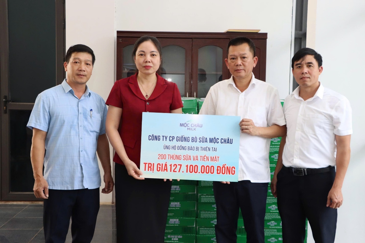 Vinamilk hỗ trợ đồng bào Nghệ An khắc phục hậu quả thiên tai Vinamilk hỗ trợ đồng bào Nghệ An khắc phục hậu quả thiên tai