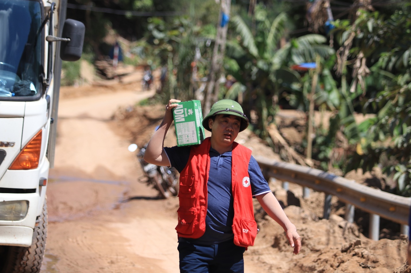 Vinamilk hỗ trợ đồng bào Nghệ An khắc phục hậu quả thiên tai Vinamilk hỗ trợ đồng bào Nghệ An khắc phục hậu quả thiên tai