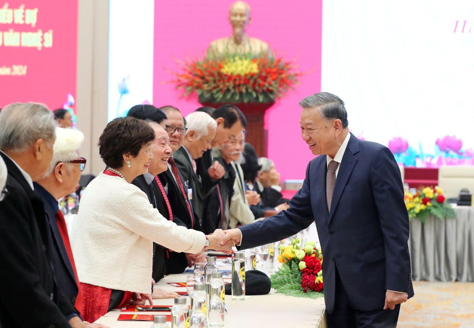 Hội nghị Văn hóa toàn quốc triển khai Nghị quyết Đại hội XIII của Đảng, tổ chức ngày 24-11-2021, đã tạo sức lan tỏa mạnh mẽ, nâng cao nhận thức trong toàn hệ thống chính trị và các tầng lớp nhân dân về vị trí, vai trò của văn hóa - Ảnh: Tuấn Minh Hội nghị Văn hóa toàn quốc triển khai Nghị quyết Đại hội XIII của Đảng, tổ chức ngày 24-11-2021, đã tạo sức lan tỏa mạnh mẽ, nâng cao nhận thức trong toàn hệ thống chính trị và các tầng lớp nhân dân về vị trí, vai trò của văn hóa - Ảnh: Tuấn Minh