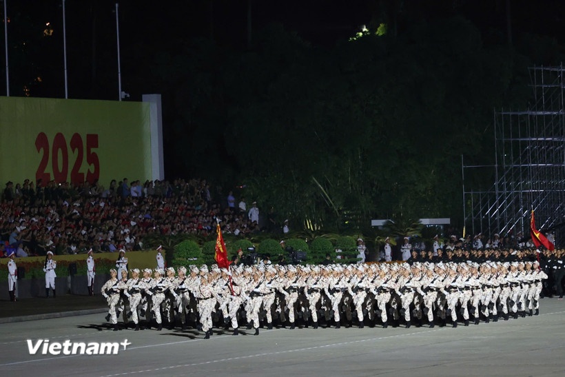 Lần đầu tiên các lực lượng tham gia diễu binh, diễu hành tại Lễ kỷ niệm 80 năm Cách mạng tháng Tám và Quốc khánh 2/9 (nhiệm vụ A80) tiến hành tổng hợp luyện tại khu vực Quảng trường Ba Đình. (Ảnh: Vietnam+) Lần đầu tiên các lực lượng tham gia diễu binh, diễu hành tại Lễ kỷ niệm 80 năm Cách mạng tháng Tám và Quốc khánh 2/9 (nhiệm vụ A80) tiến hành tổng hợp luyện tại khu vực Quảng trường Ba Đình. (Ảnh: Vietnam+)