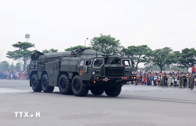 Xe chở tên lửa đạn đạo Scud B rời trường đua F1 Mỹ Đình hướng về khu vực Quảng trường Ba Đình. (Ảnh: TTXVN) Xe chở tên lửa đạn đạo Scud B rời trường đua F1 Mỹ Đình hướng về khu vực Quảng trường Ba Đình. (Ảnh: TTXVN)