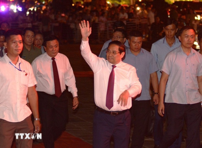 Chủ tịch nước Lương Cường tham dự tại điểm cầu Thủ đô Hà Nội, Thủ tướng Chính phủ Phạm Minh Chính dự tại điểm cầu thành phố Huế, Chủ tịch Quốc hội Trần Thanh Mẫn dự tại điểm cầu Thành phố Hồ Chí Minh. (Ảnh: TTXVN)