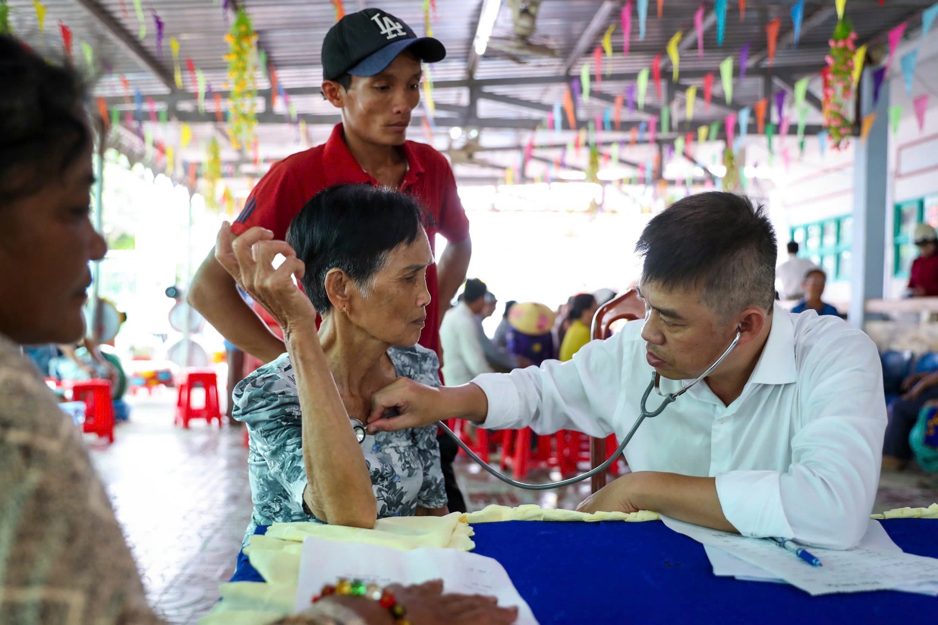 Bệnh viện Chợ Rẫy phối hợp với Báo Thanh Niên tổ chức các hoạt động tri ân tại Cà Mau