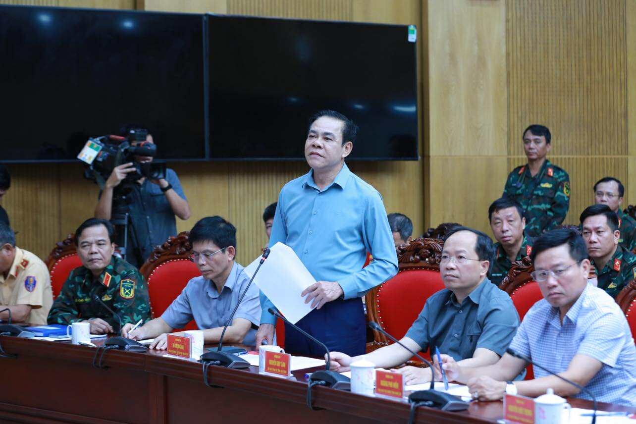 Chủ tịch UBND tỉnh Hà Tĩnh Võ Trọng Hải báo cáo về tình hình ứng phó cơn bão trên địa bàn - Ảnh: VGP Chủ tịch UBND tỉnh Hà Tĩnh Võ Trọng Hải báo cáo về tình hình ứng phó cơn bão trên địa bàn - Ảnh: VGP